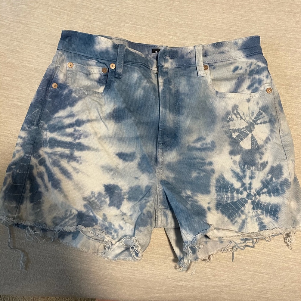 GAP denim shorts.